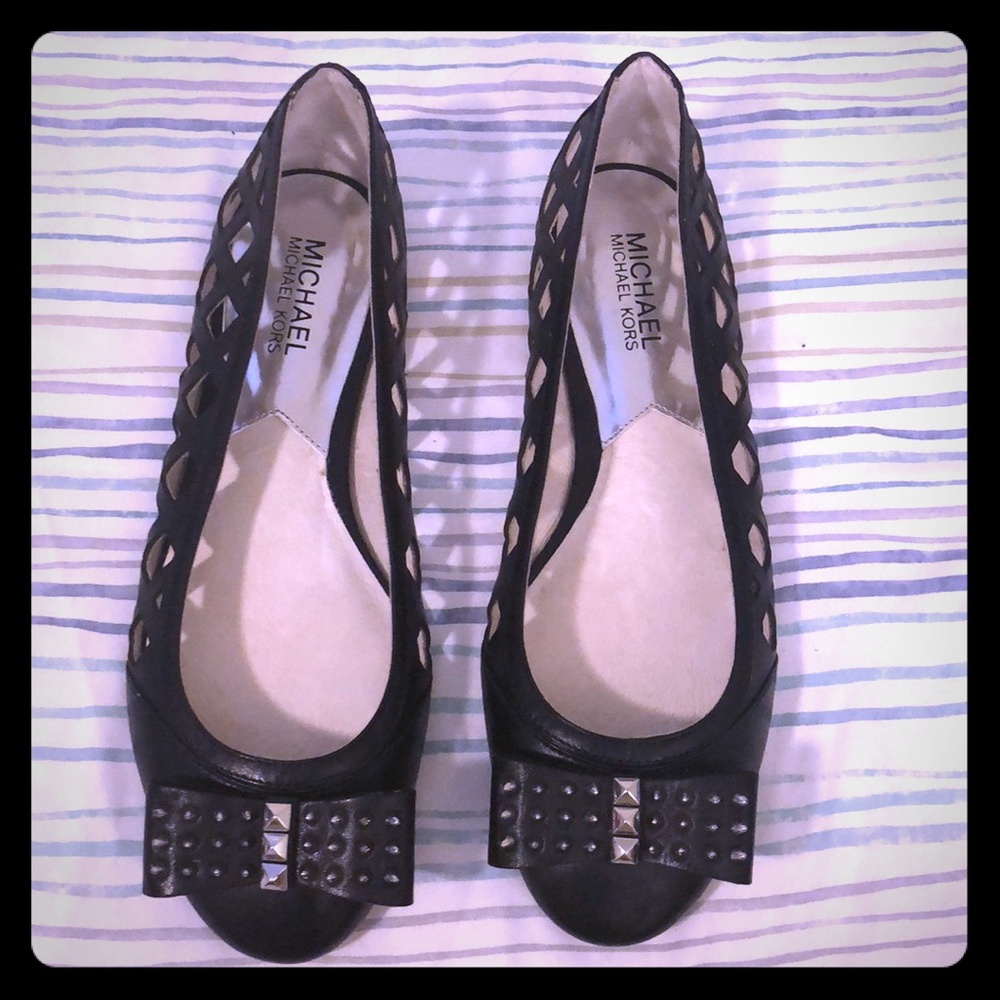 Michael Kors black leather w Bow Flats
